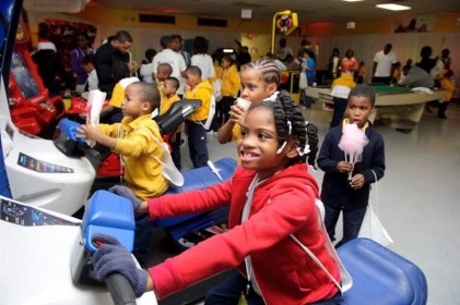 moore_christmas_carnival_20111213_1130